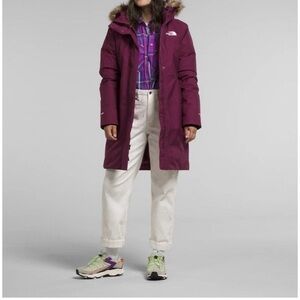 The North Face Women’s Artic Parka (Boysenberry)